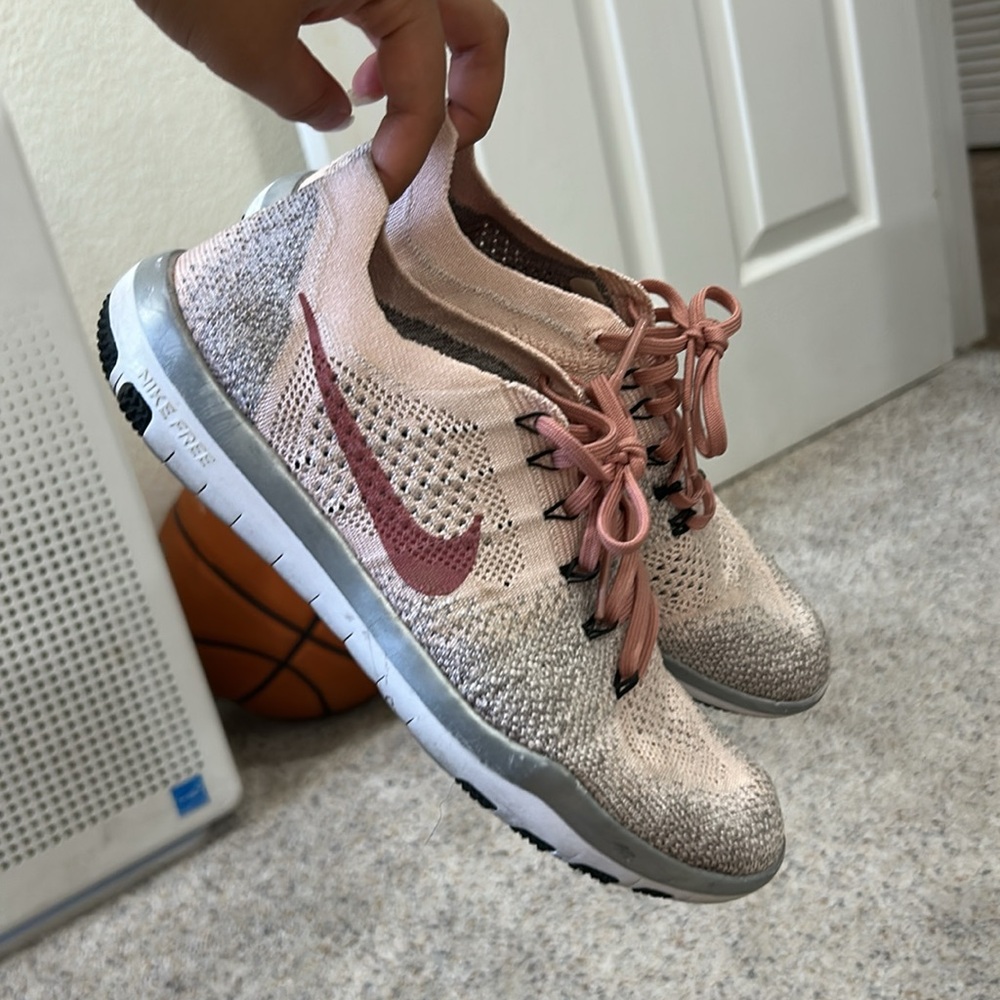 Nike Free Flyknit  sz 6.5. Great condition!